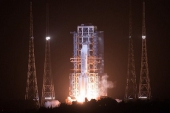 月探査機「嫦娥5号」が打上成功、中国初の地球外天体サンプル採取の旅を開始.jpg