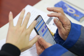 スマホに依存すると歯ぎしりの原因にも？